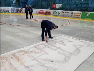 Šablona - logo na ledové ploše #10